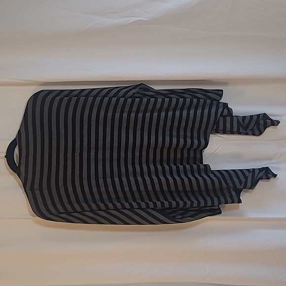 Mystree shrug, large, black & gray striped. - Picture 5 of 7